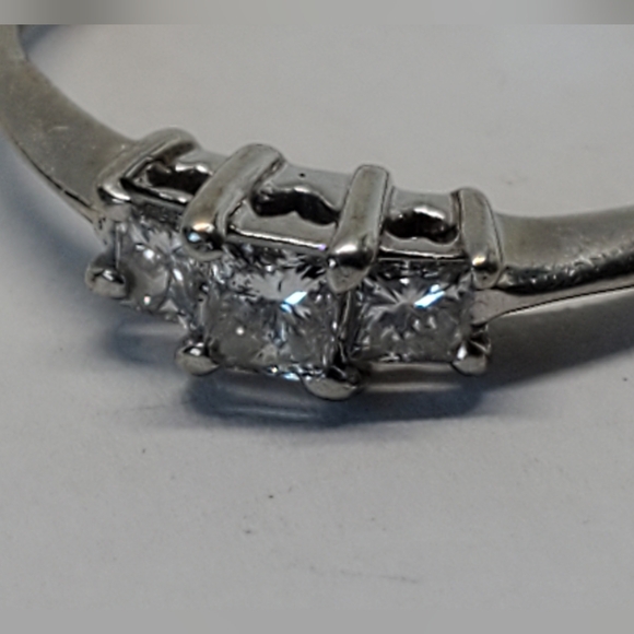 14k White Gold Three Stone Square Princess Diamond Heart Cutout Ring - Picture 9 of 11